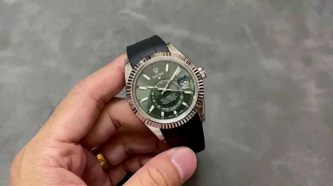 Replica Rolex Sky Dweller 42mm 336239 Rubber Strap Green Dial Men's Watch - QualitySwissReplica
