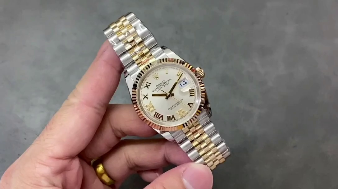 Replica Rolex Datejust 36MM 126233 0031 Silver Roman Numeral Dial Fluted Bezel Unisex Watch - QualitySwissReplica