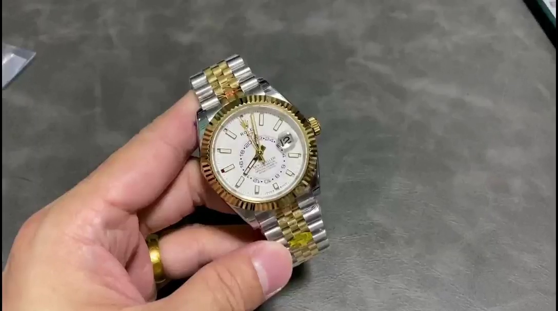 Replica Rolex Sky Dweller 42 White Dial Yellow Gold Stainless Steel Jubilee 336933 0006 - QualitySwissReplica