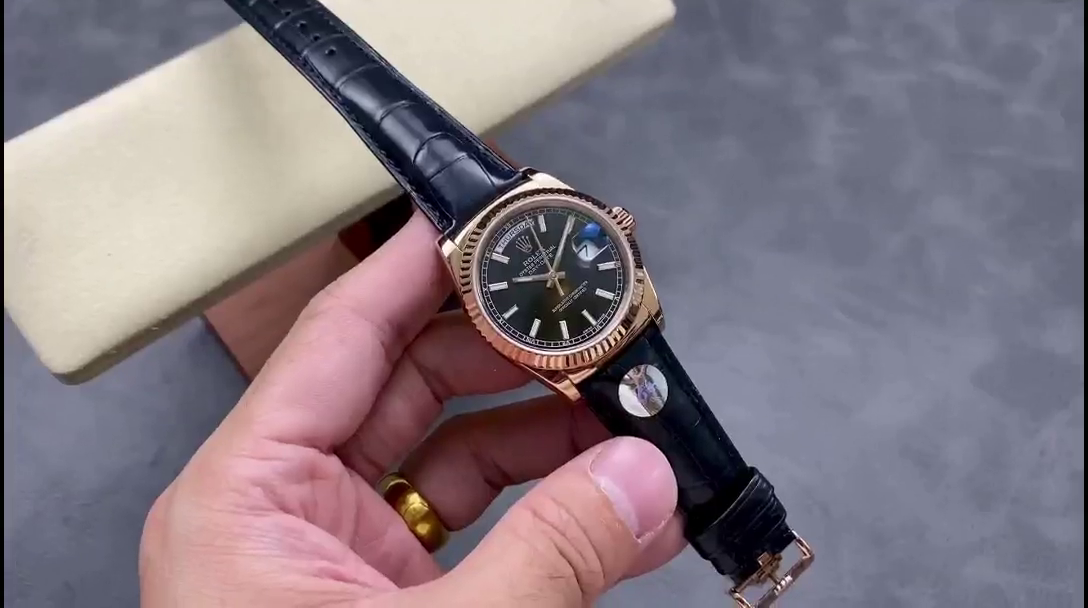 Replica Rolex Day Date 36 Everose Gold Black Dial 118135 0063 Leather Watch - QualitySwissReplica