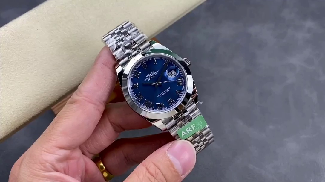 Replica Rolex Datejust 41 Stainless Steel Blue Roman Dial Jubilee Bracelet M126300 0018 Men's Watch - QualitySwissReplica