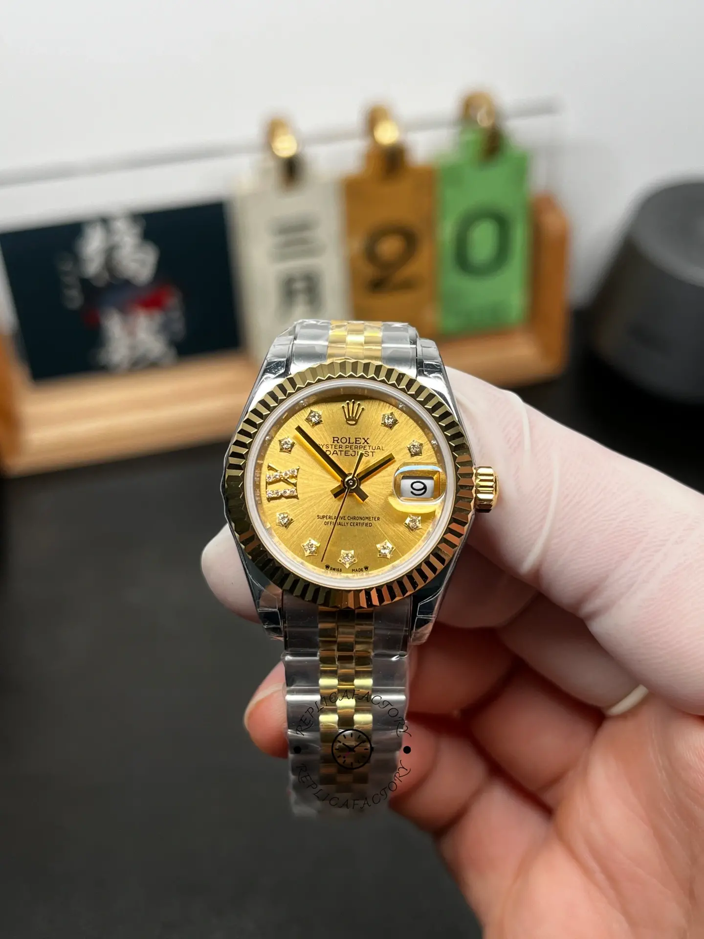 Replica Rolex Lady-Datejust 279173-0021 Champagne Dial 28 Diamond-Set Roman - QualitySwissReplica