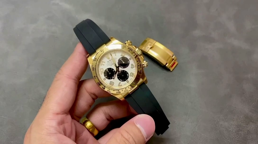 Replica Rolex Cosmograph Daytona Yellow Gold Case Silver Dial 116518 Men's Watch - QualitySwissReplica