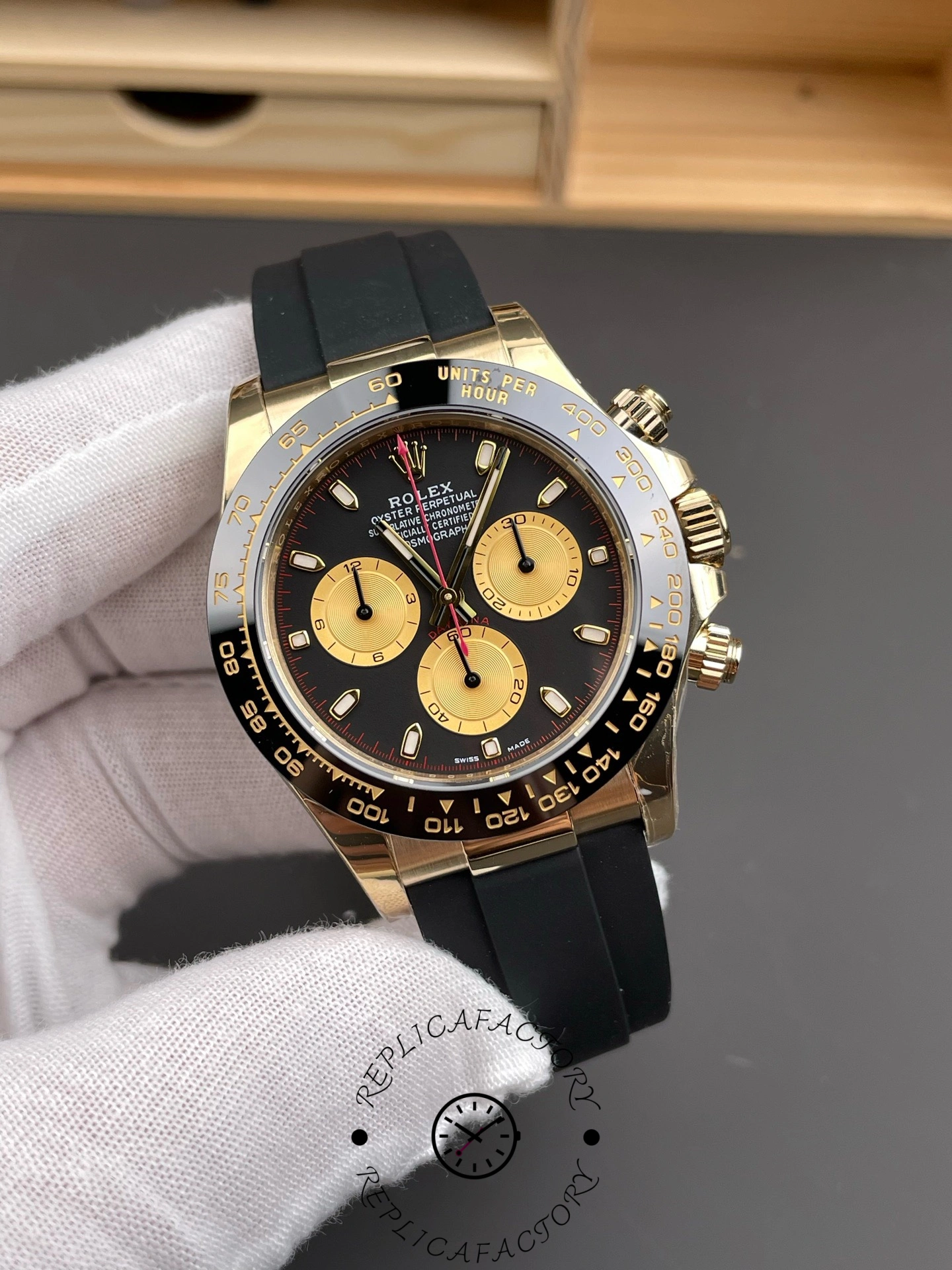 Replica Rolex Daytona 116518LN-0039 Black Dial Rubber strap 40mm Mens Watch - QualitySwissReplica