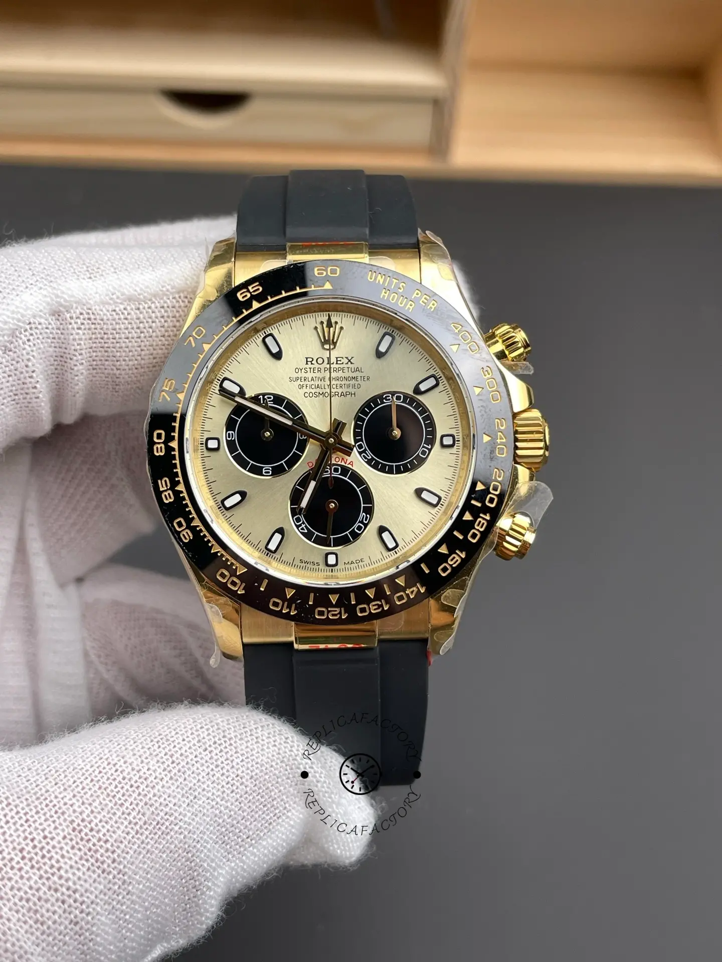 Replica Rolex Daytona 116518LN Yellow Gold Champagne Dial 40mm Mens Watch - QualitySwissReplica