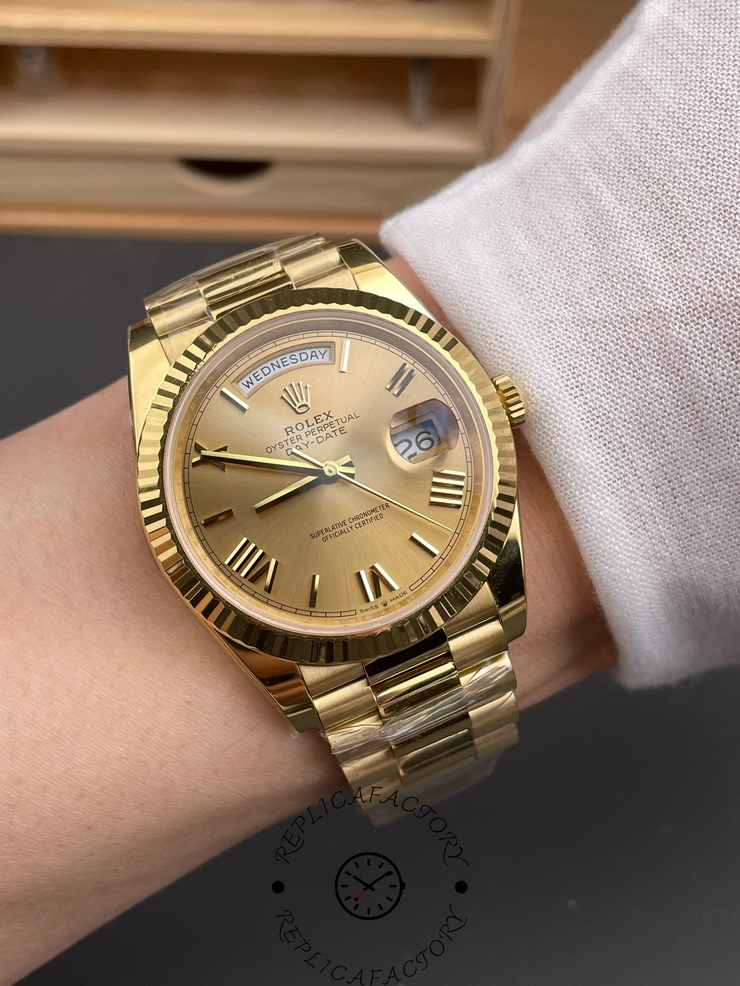 Replica Rolex Day-Date 228238 Champagne Roman Dial Fluted Bezel 40mm Mens Watch - QualitySwissReplica