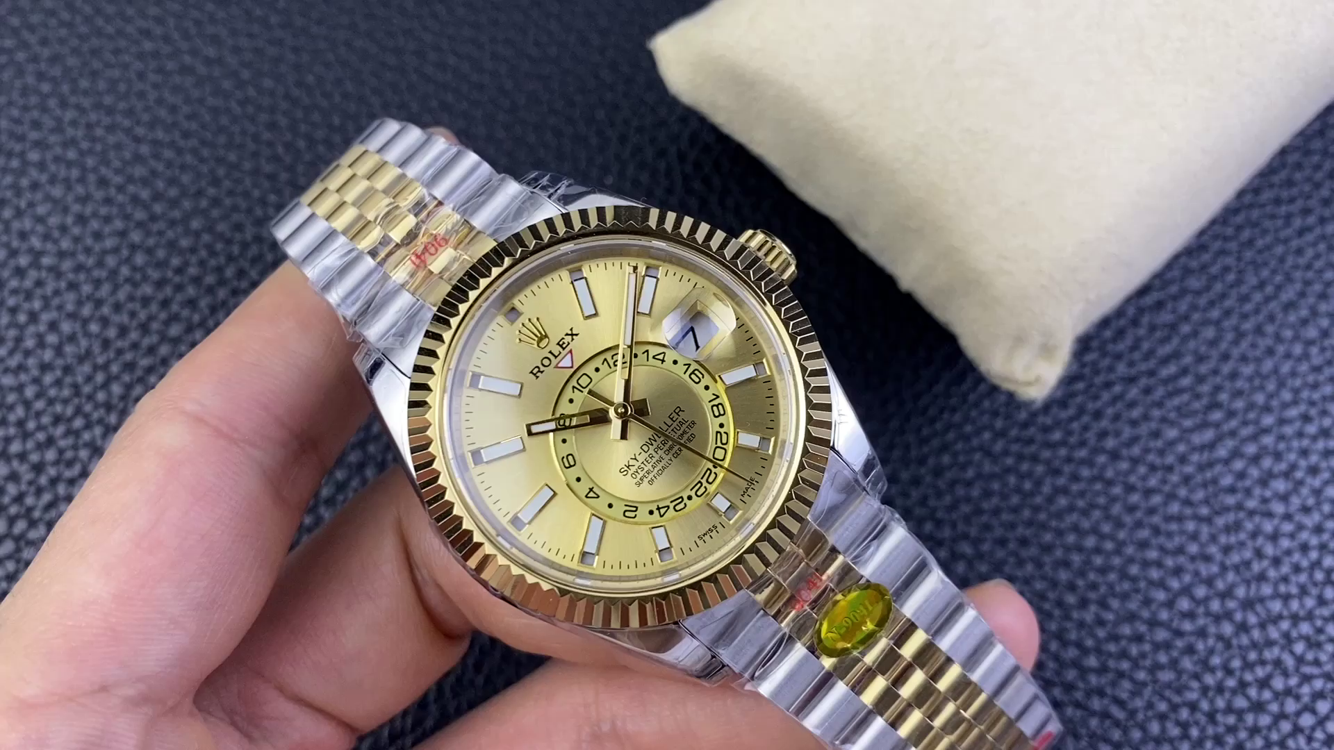 Replica Rolex Sky Dweller 42mm Champagne Dial Stick Markers Jubilee M336933 0002 Men's Watch - QualitySwissReplica