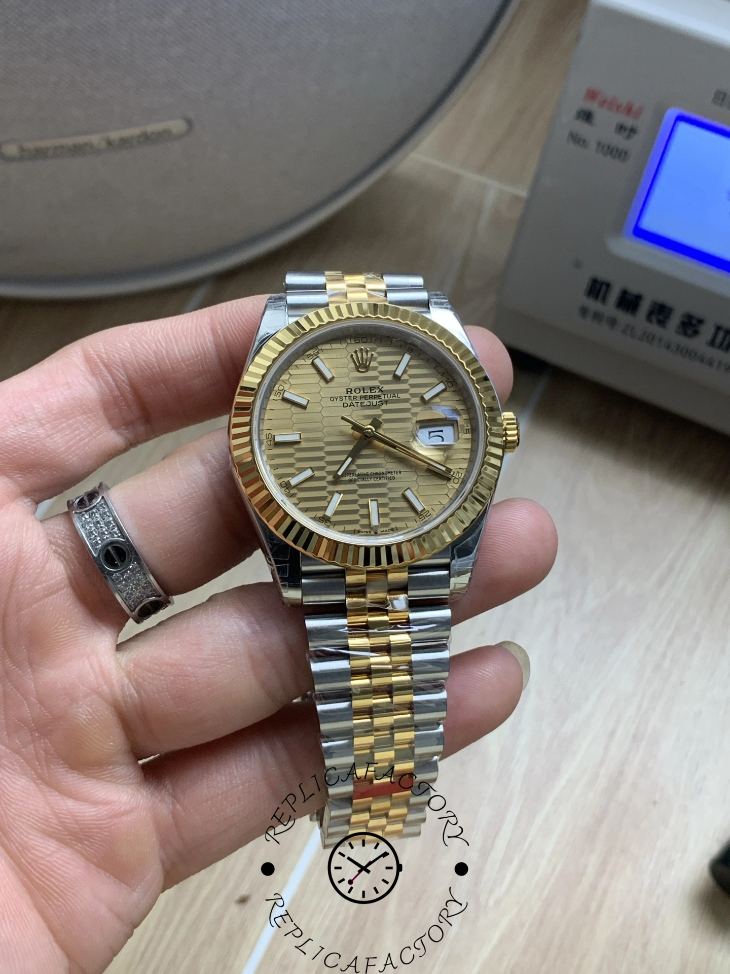 Replica Rolex Datejust 41 126333 Golden Fluted Motif Champagne Dial - QualitySwissReplica