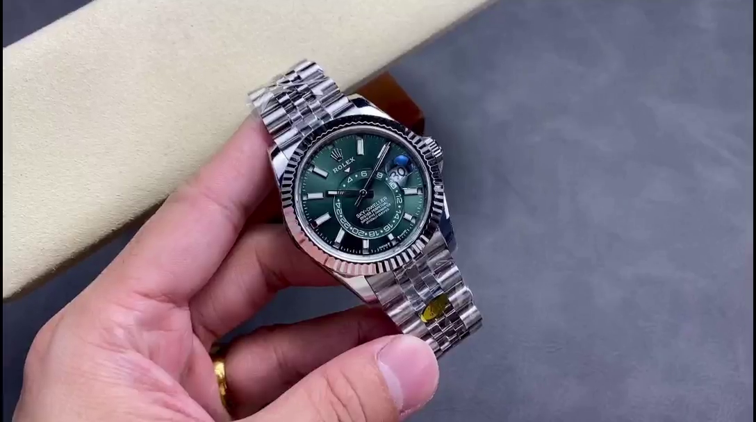 Replica Rolex Sky Dweller 42 White Gold Fluted Bezel 336934 0002 Men's Watch - QualitySwissReplica