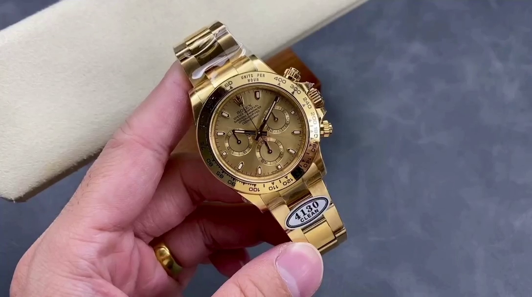 Replica Rolex Cosmograph Daytona 116528 Champagne Index Dial 40MM Mens Watch - QualitySwissReplica