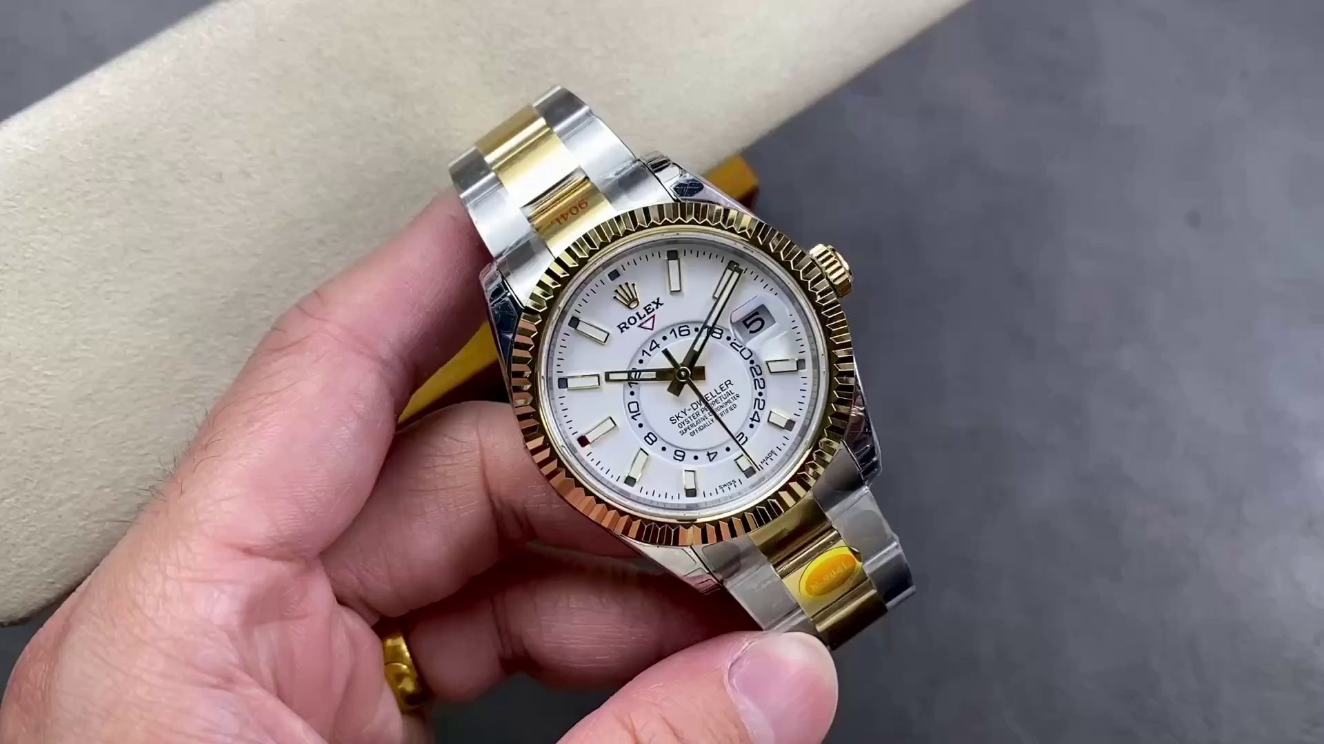 Replica Rolex Sky Dweller 42mm White Dial Stick Markers m336933 0005 Men's Watch - QualitySwissReplica