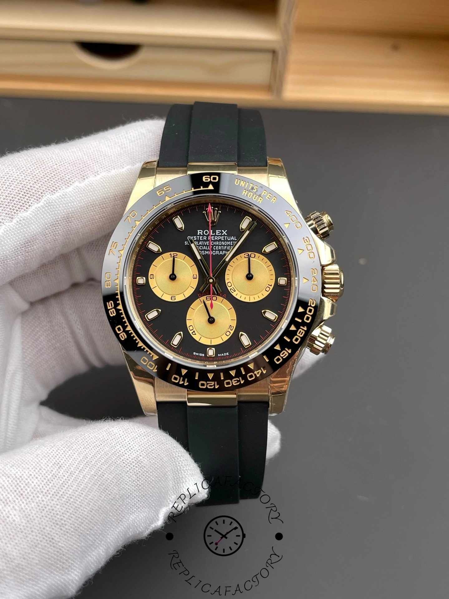 Replica Rolex Daytona 116518LN-0039 Black Dial Rubber strap 40mm Mens Watch - QualitySwissReplica