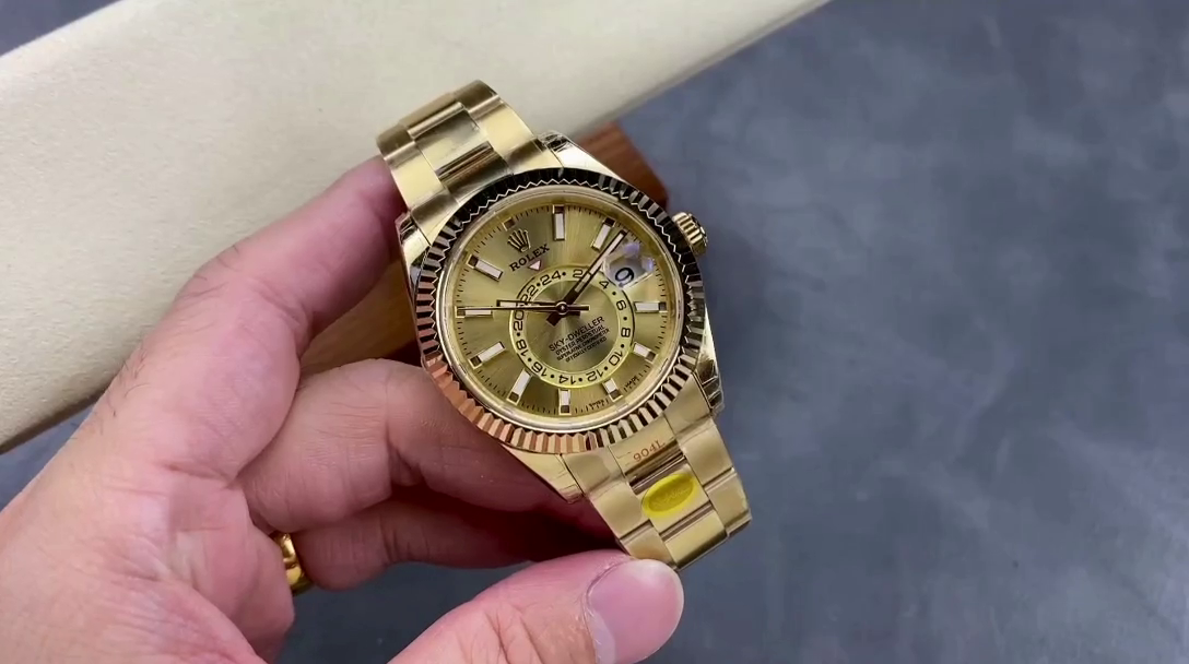 Replica Rolex Sky Dweller 42mm Yellow Gold Champagne Dial m336938 0001 Men's Watch - QualitySwissReplica