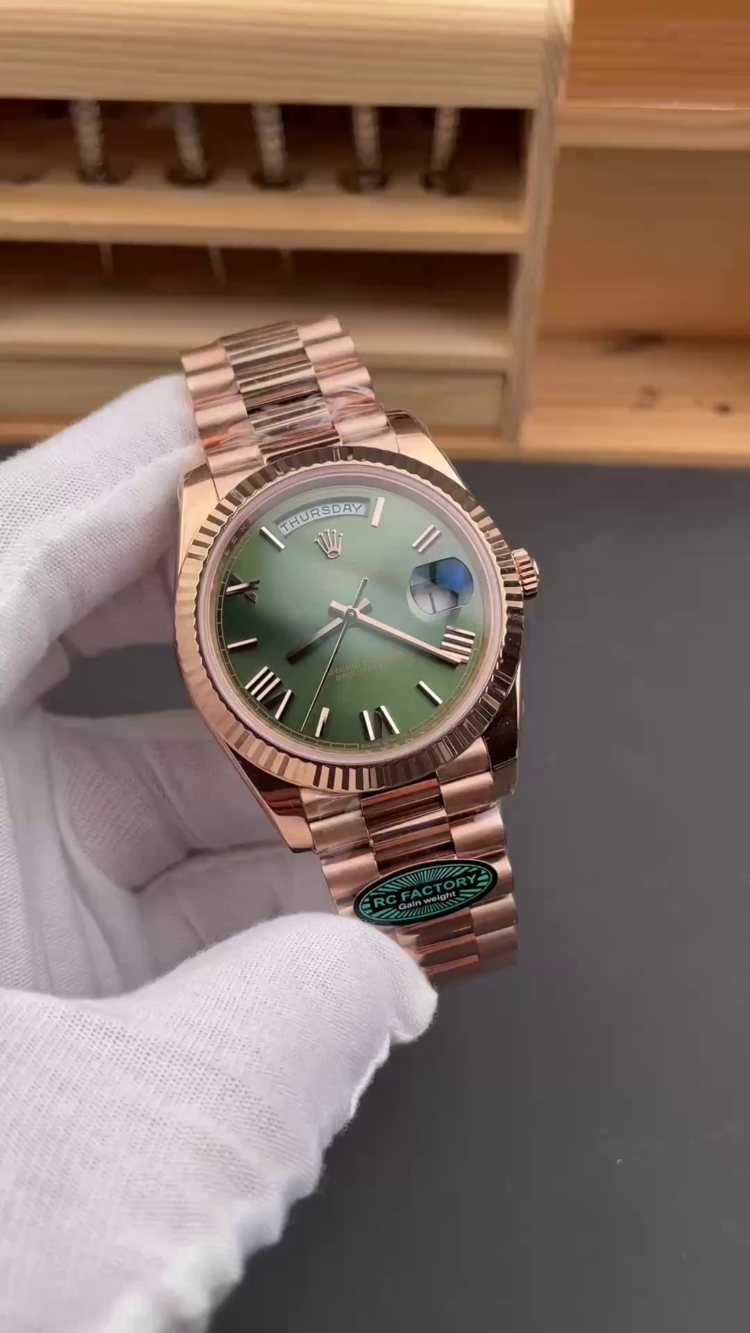 Replica Rolex Day Date 40 18k Everose Gold Olive Green Dial m228235 0025 40mm - QualitySwissReplica