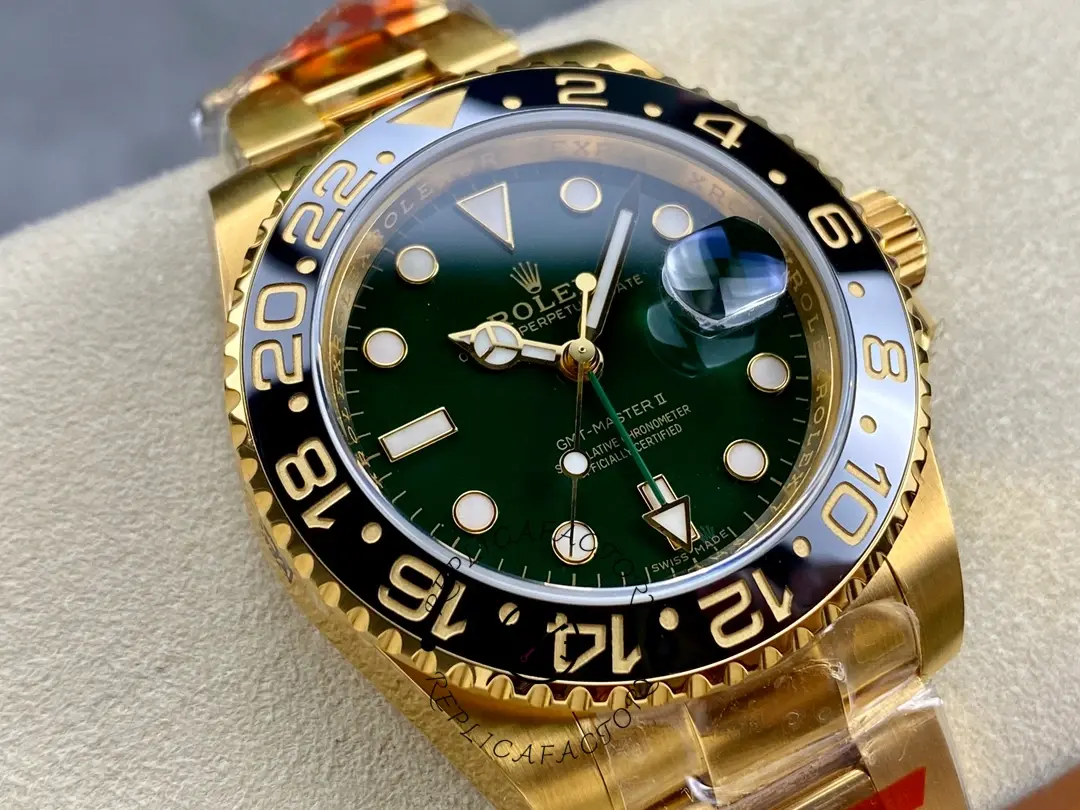 Replica Rolex GMT Master II 116718LN Oyster Bracelet Green Dial 40mm Mens Watch - QualitySwissReplica