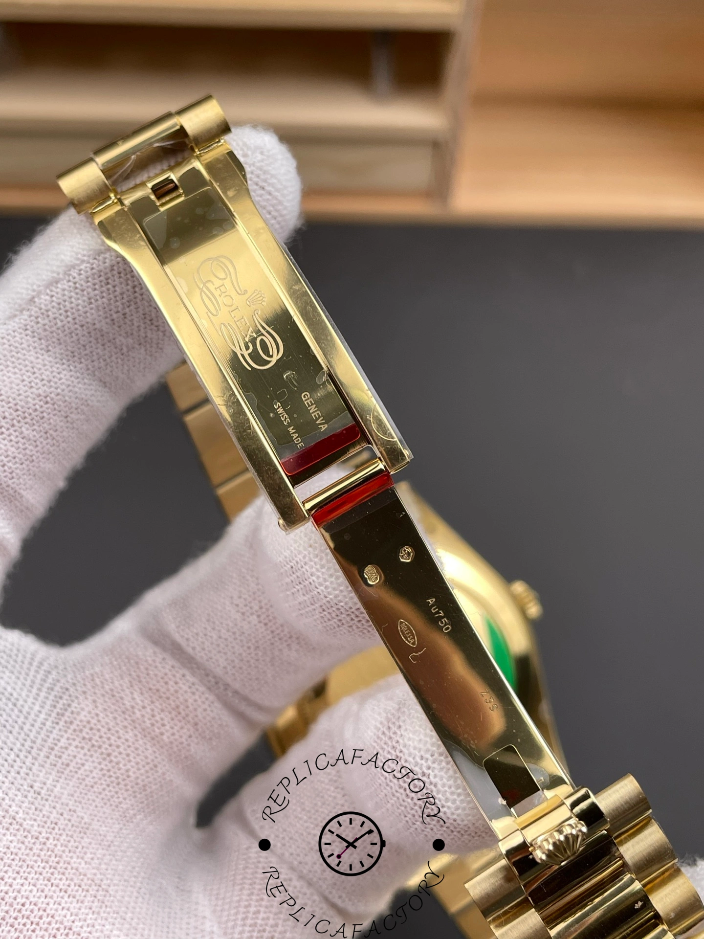 Replica Rolex Day-Date 228238 Champagne Roman Dial Fluted Bezel 40mm Mens Watch - QualitySwissReplica