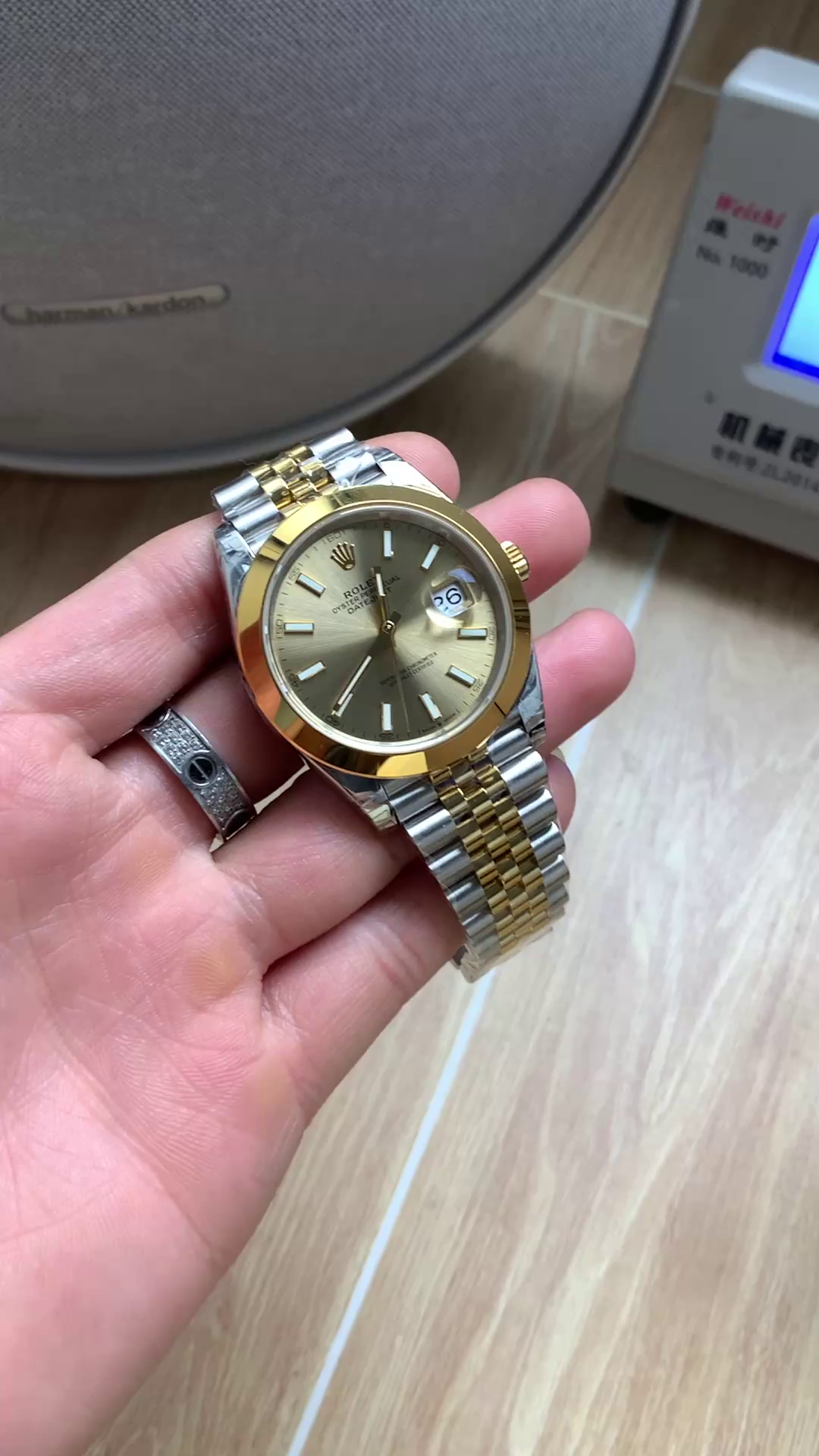 Replica 1:1 Clone Rolex Datejust 41 Smooth Bezel 126303-0010 Champagne Dial Automatic - QualitySwissReplica