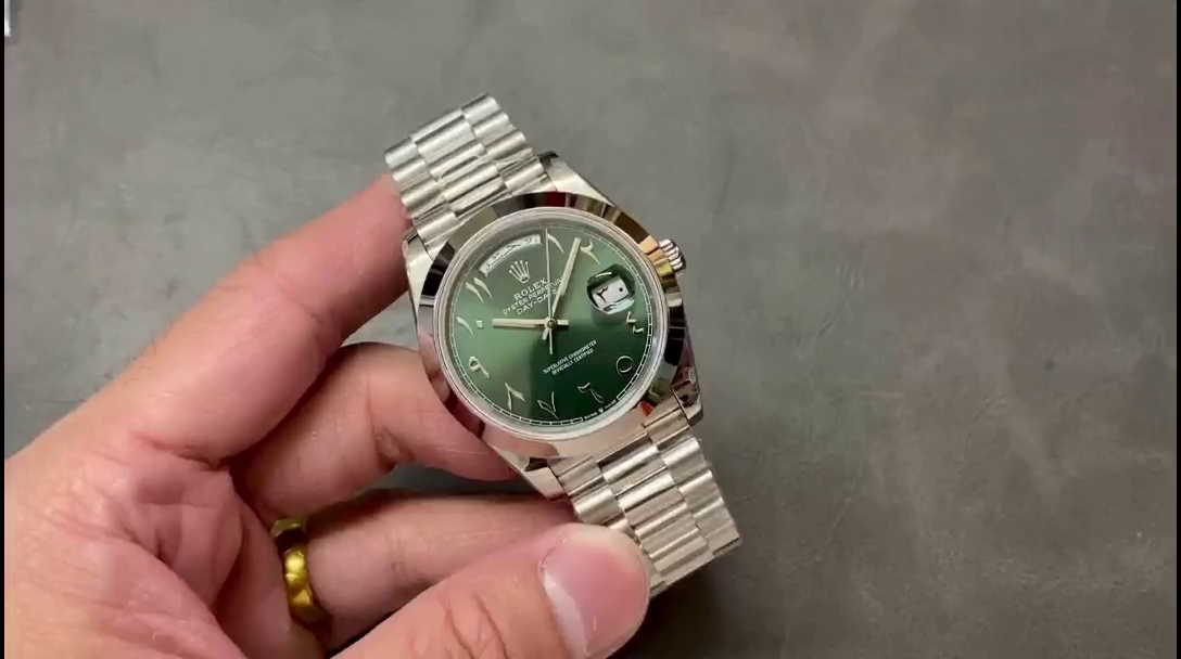 Replica Rolex Day-Date 40mm Arabic Platinum Olive Dial 228206 - QualitySwissReplica