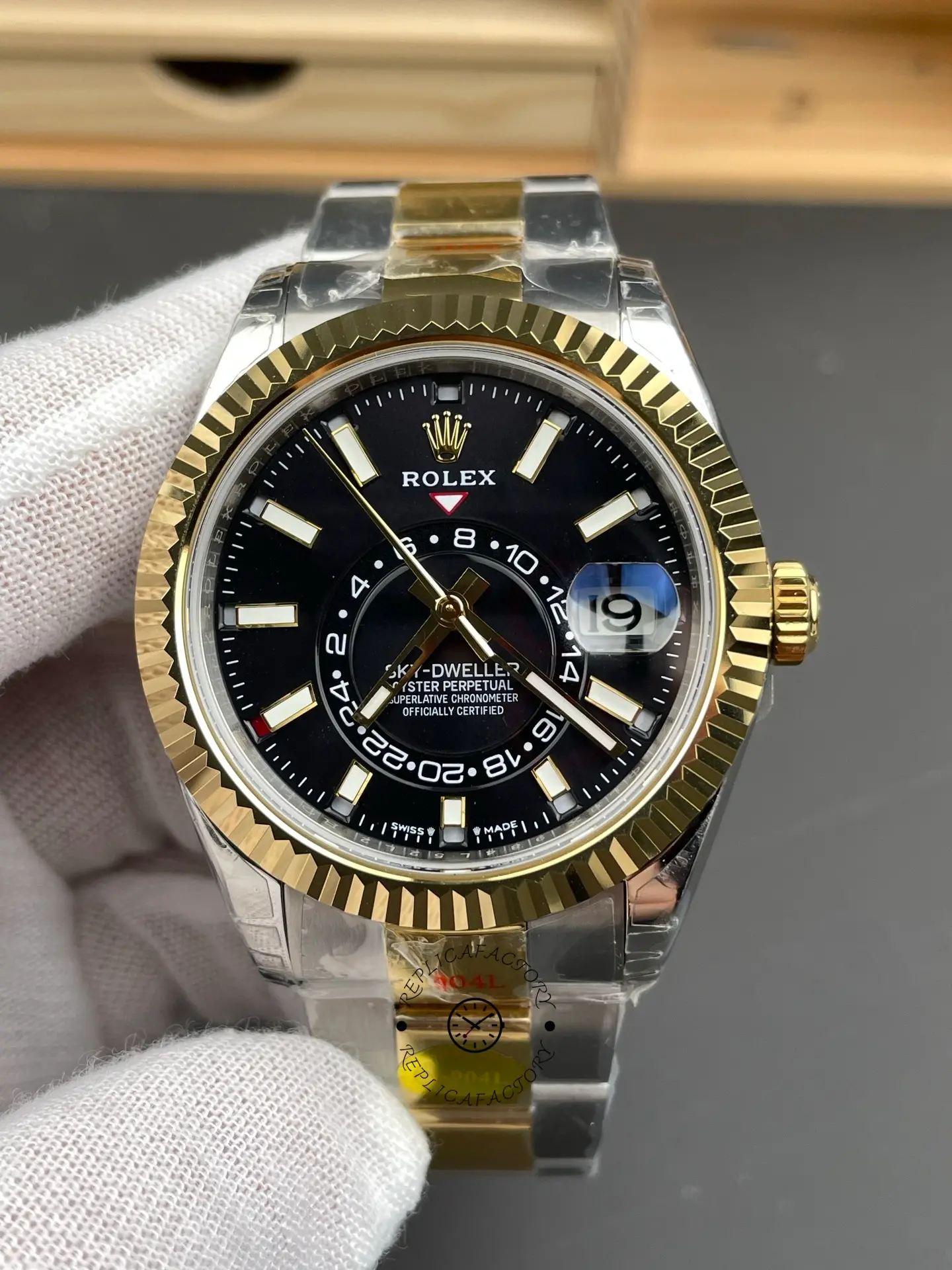 Replica Rolex Sky Dweller 42 Oystersteel and Yellow Gold M336933 0004 Men's Watch - QualitySwissReplica