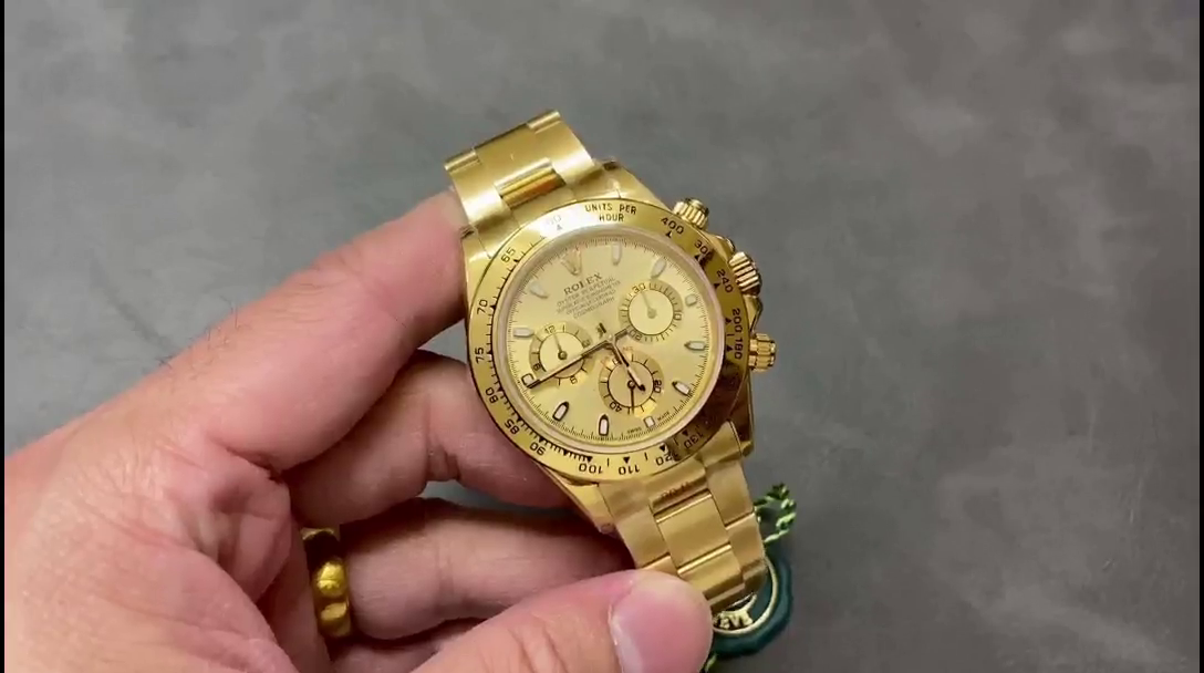 Replica Rolex Daytona 116508 Yellow Gold Champagne Index Dial 40MM Mens Watch - QualitySwissReplica