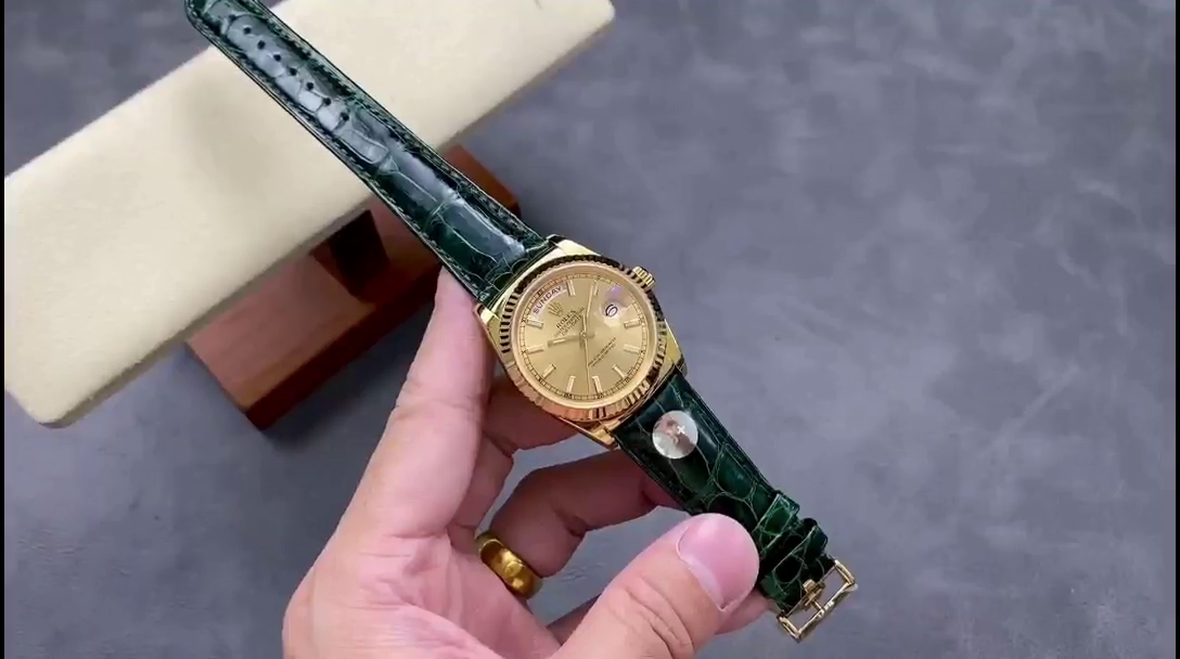 Replica Rolex Day Date 36 Yellow Gold Champagne Dial 118138 0125 Green Strap - QualitySwissReplica