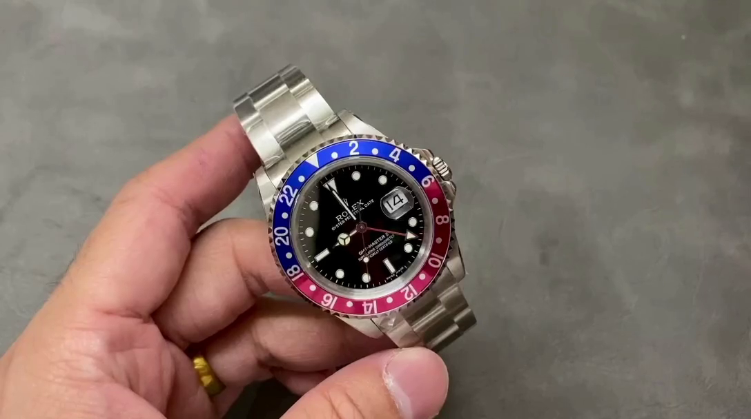 Replica Rolex GMT-Master II 16710 Black Dial Blue Red Pepsi Bezel 40MM Mens Watch - QualitySwissReplica