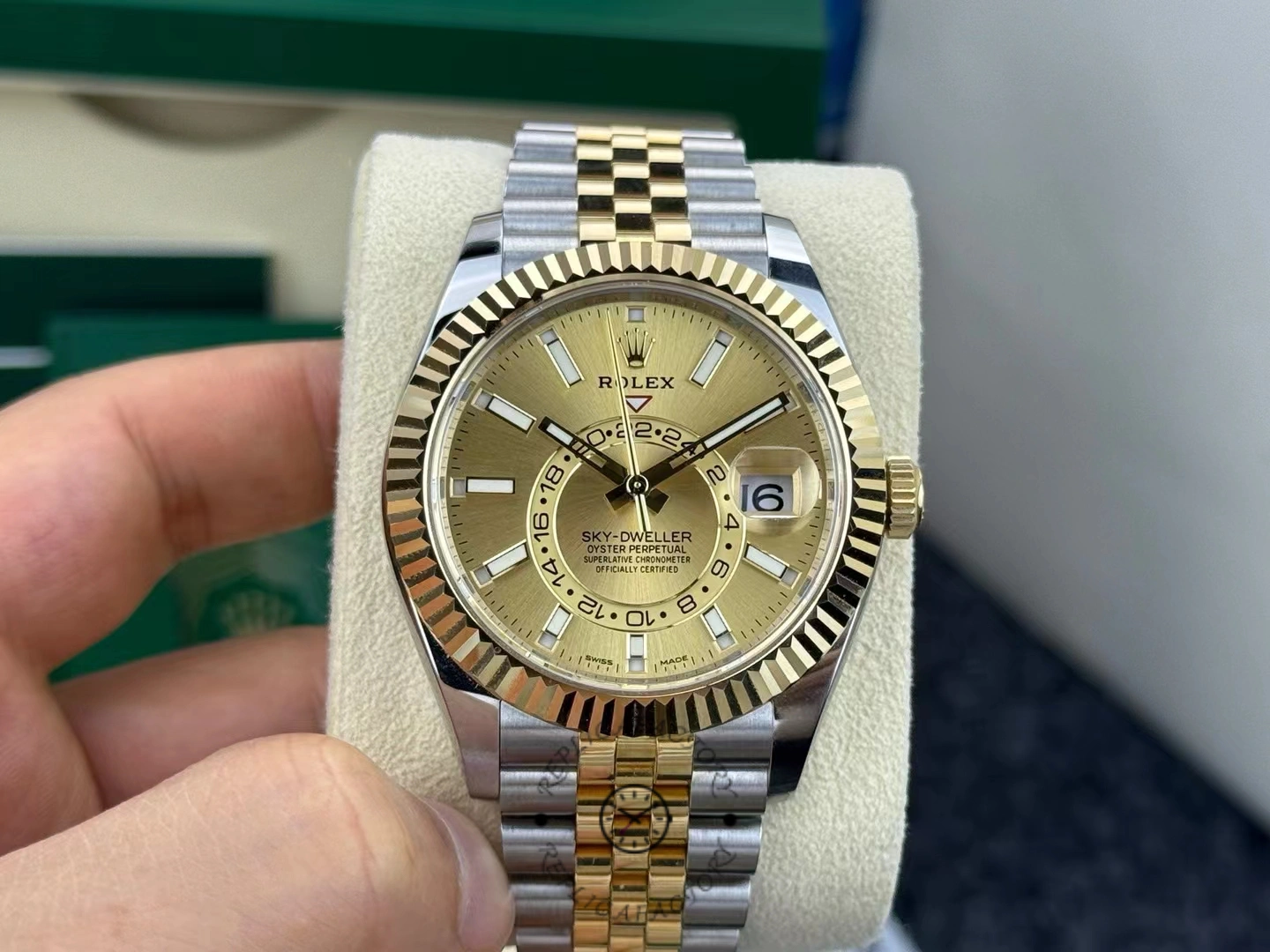Replica Rolex Sky-Dweller 326933 Stainless Steel Yellow Gold Champagne Dial 42MM Mens Watch - QualitySwissReplica