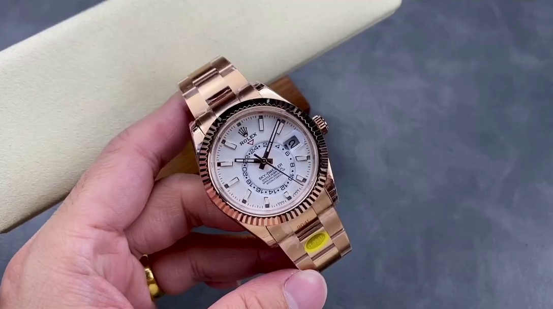 Replica Rolex Sky Dweller 42 Rose Gold White Dial M336935 0003 Men's Watch - QualitySwissReplica
