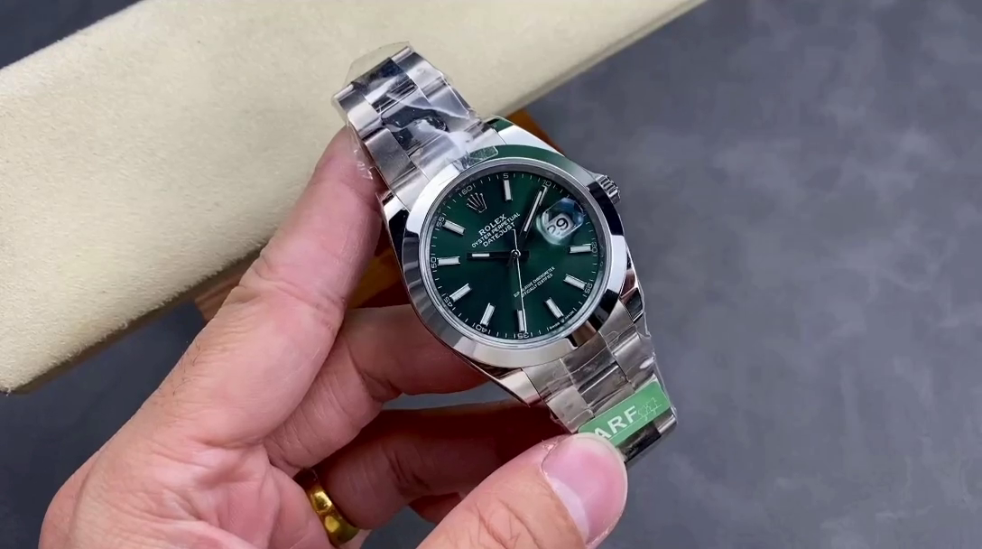 Replica Rolex Datejust 41 Green Stick Dial Oyster m126300 0019 Men's Watch - QualitySwissReplica
