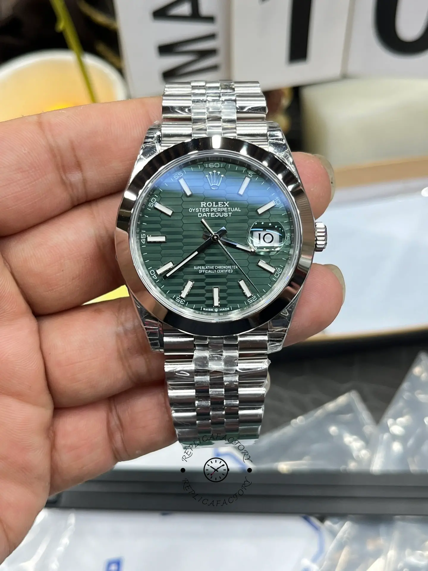 Replica Rolex Datejust 41 Mint Green Dial with Smooth Bezel 126300 Men's Watch - QualitySwissReplica