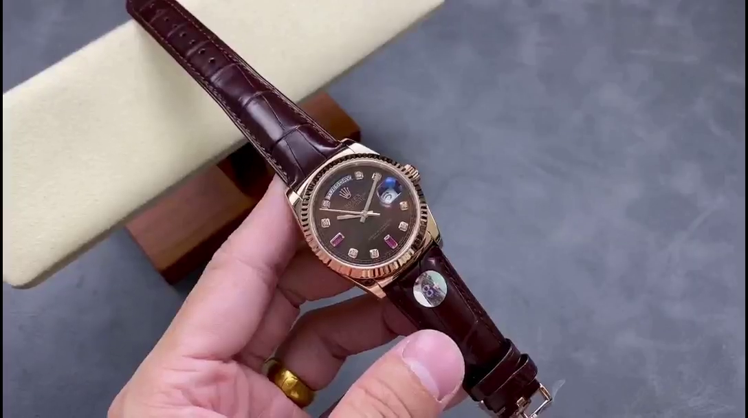 Replica Rolex Day Date 36 Everose Diamond Chocolate 118135 0020 Watch - QualitySwissReplica