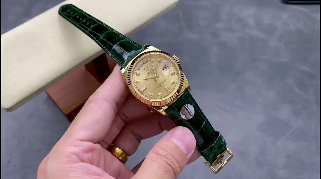 Replica Rolex Day Date 36 Yellow Gold Champagne Dial 118138 0148 Green Leather Strap - QualitySwissReplica