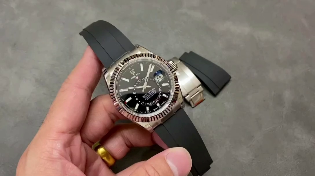 Replica Rolex Sky Dweller 42 White Gold Black Dial M336239 0002 Men's Watch - QualitySwissReplica