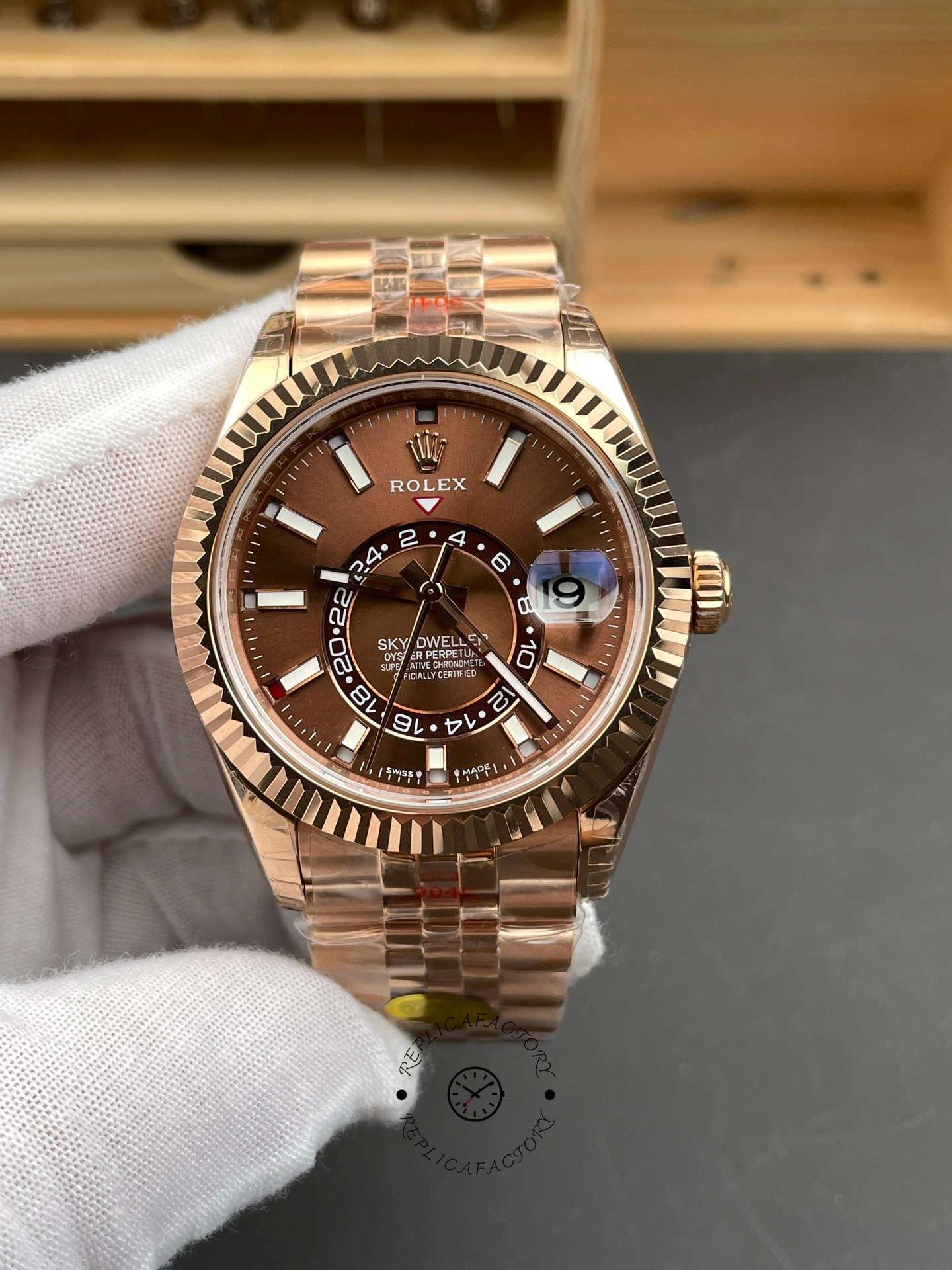 Replica Rolex Sky Dweller 42 Everose Gold Chocolate Dial m336935 0006 - QualitySwissReplica