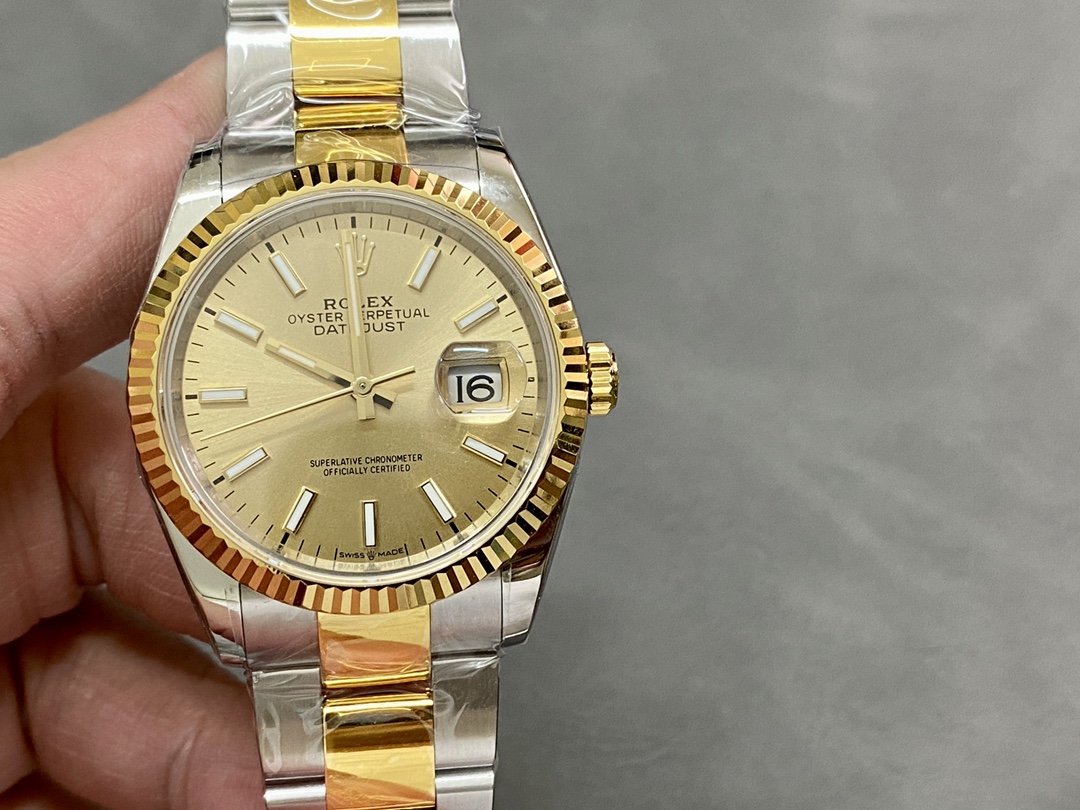 Replica Rolex Datejust 126233 Champagne Index Dial 36MM Unisex Watch - QualitySwissReplica