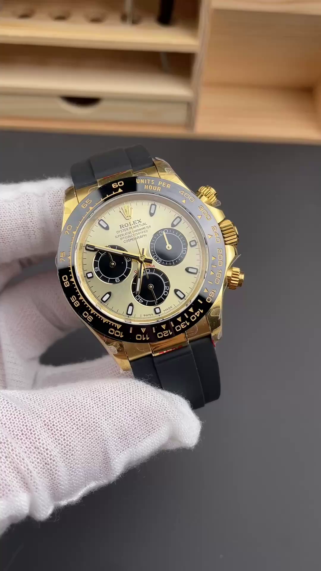 Replica Rolex Daytona 116518LN Yellow Gold Champagne Dial 40mm Mens Watch - QualitySwissReplica