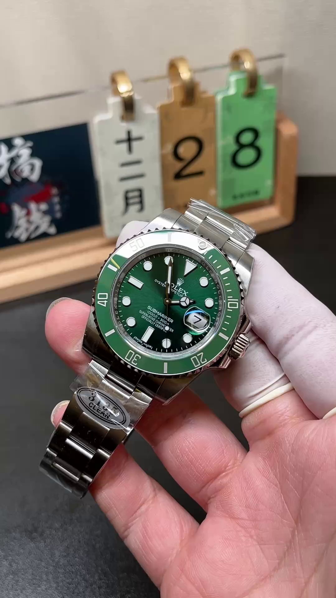 Replica Rolex Submariner Date 116610LV Stainless Steel Oyster 40MM Green Dial Mens Watch - QualitySwissReplica