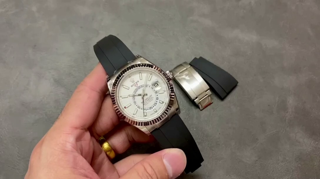 Replica Rolex Sky Dweller 42 White Gold White Dial Oysterflex M336239 0003 - QualitySwissReplica