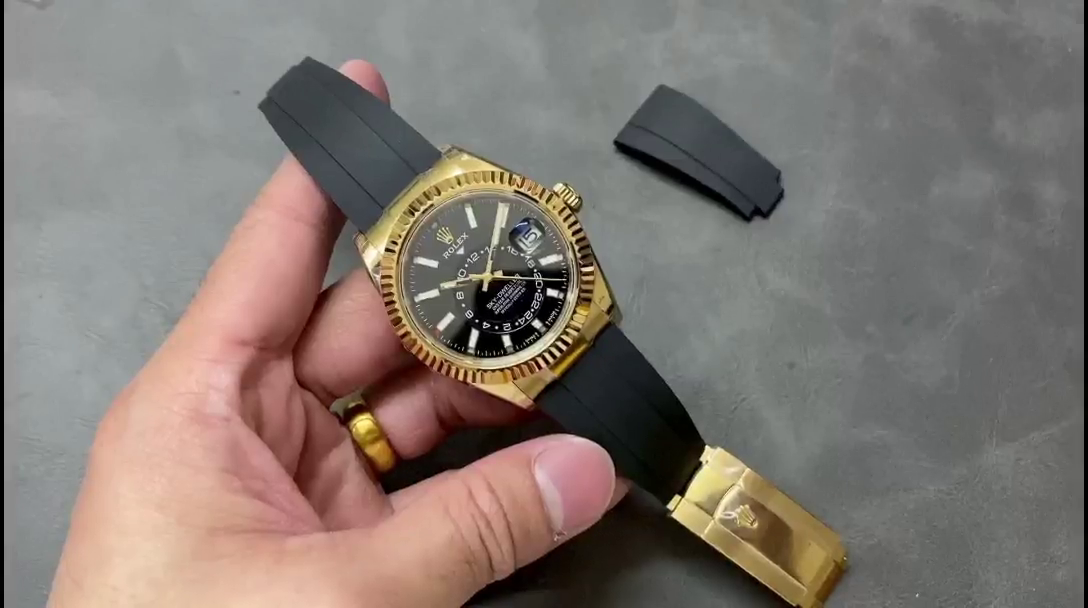 Replica Rolex Sky Dweller m336238 0002 Yellow Gold Black Dial 42mm Mens Watch - QualitySwissReplica