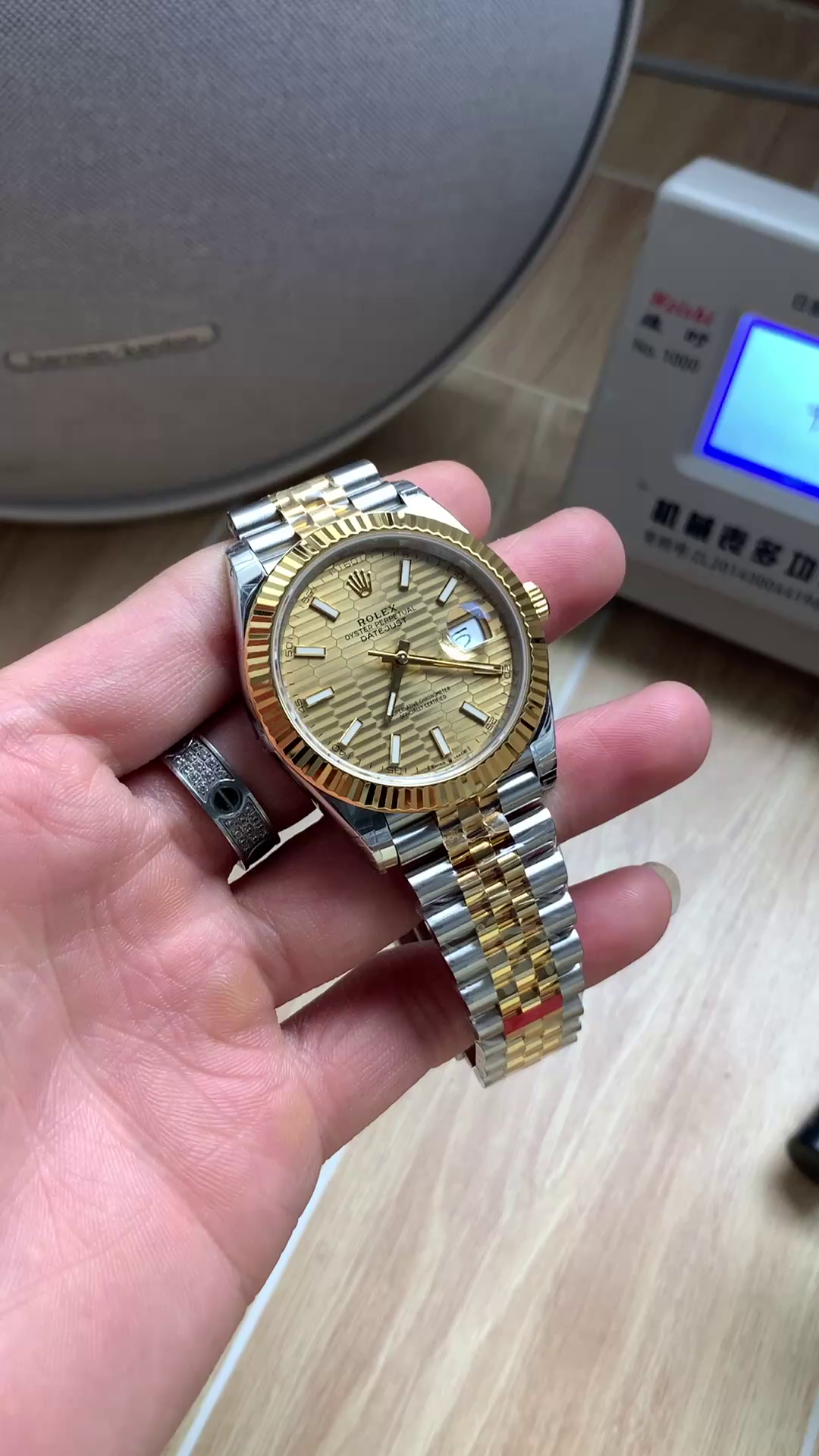 Replica Rolex Datejust 41 126333 Golden Fluted Motif Champagne Dial - QualitySwissReplica