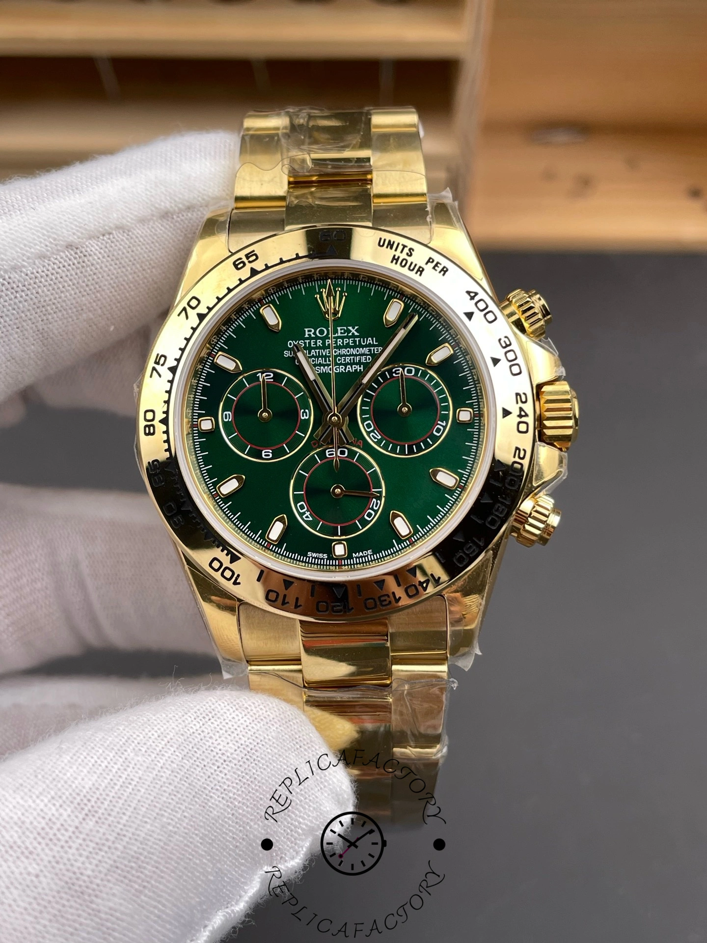 Replica Rolex Daytona 116508 Yellow Gold Green Index Dial 40MM Mens Watch - QualitySwissReplica
