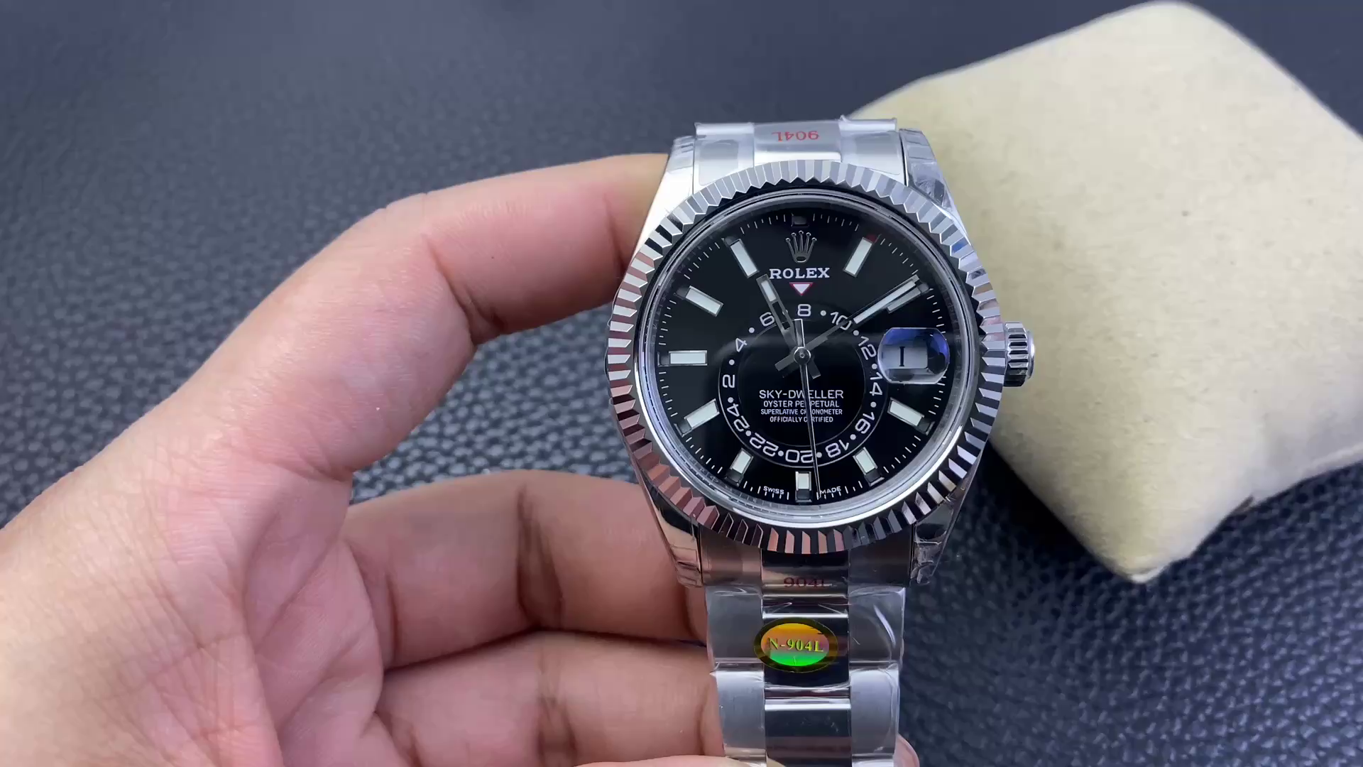 Replica Rolex Sky Dweller 42 White Rolesor Black Dial Oyster M336934 0007 Men's Watch - QualitySwissReplica