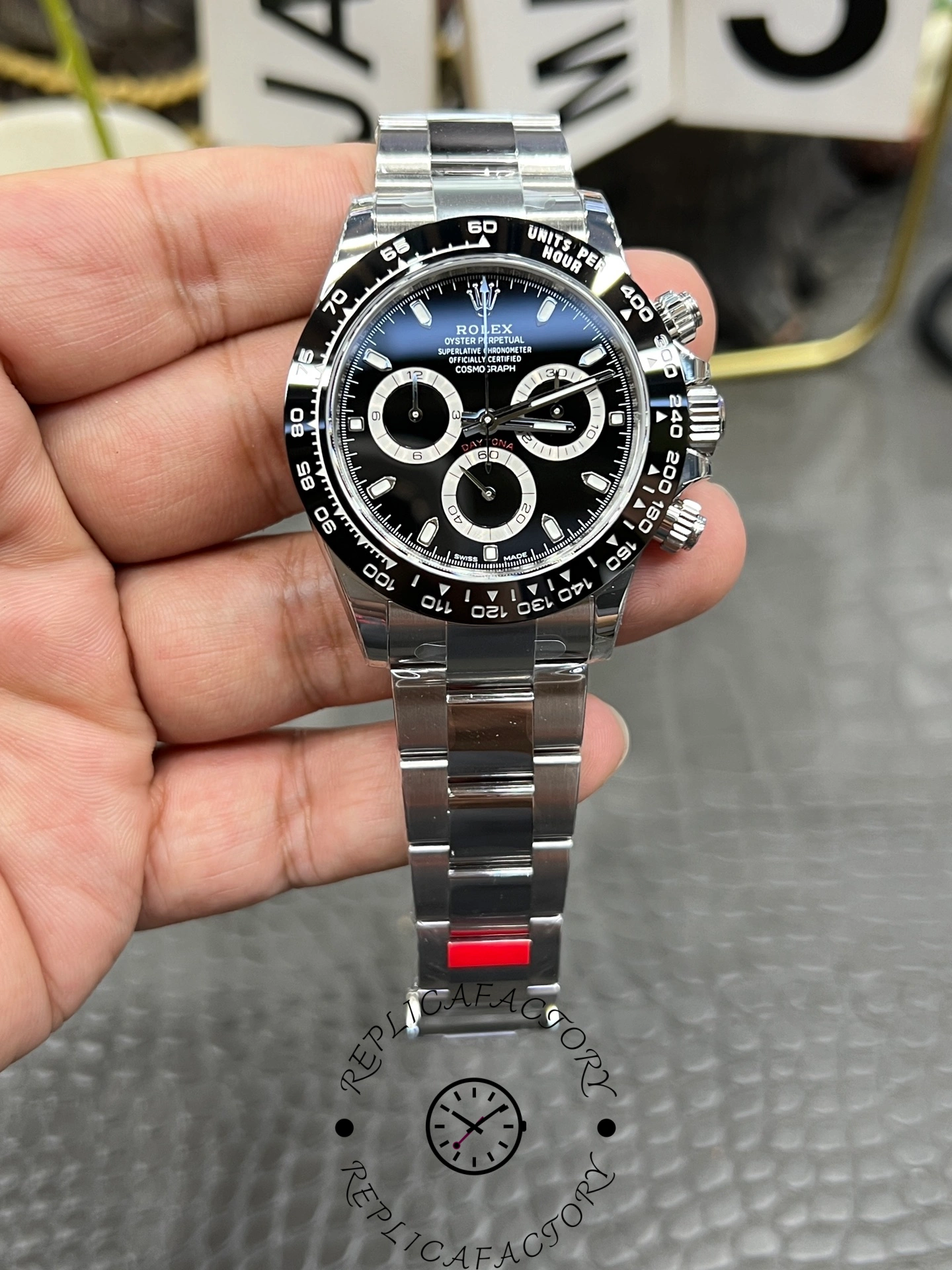 Replica Rolex Daytona 116520 Stainless Steel Case Black Dial 40MM Mens Watch - QualitySwissReplica