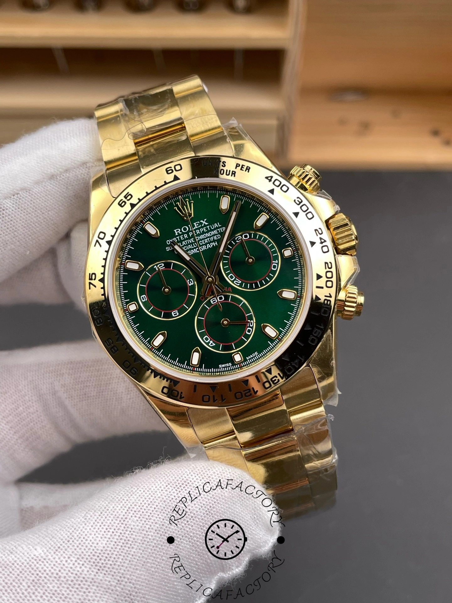 Replica Rolex Daytona 116508 Yellow Gold Green Index Dial 40MM Mens Watch - QualitySwissReplica