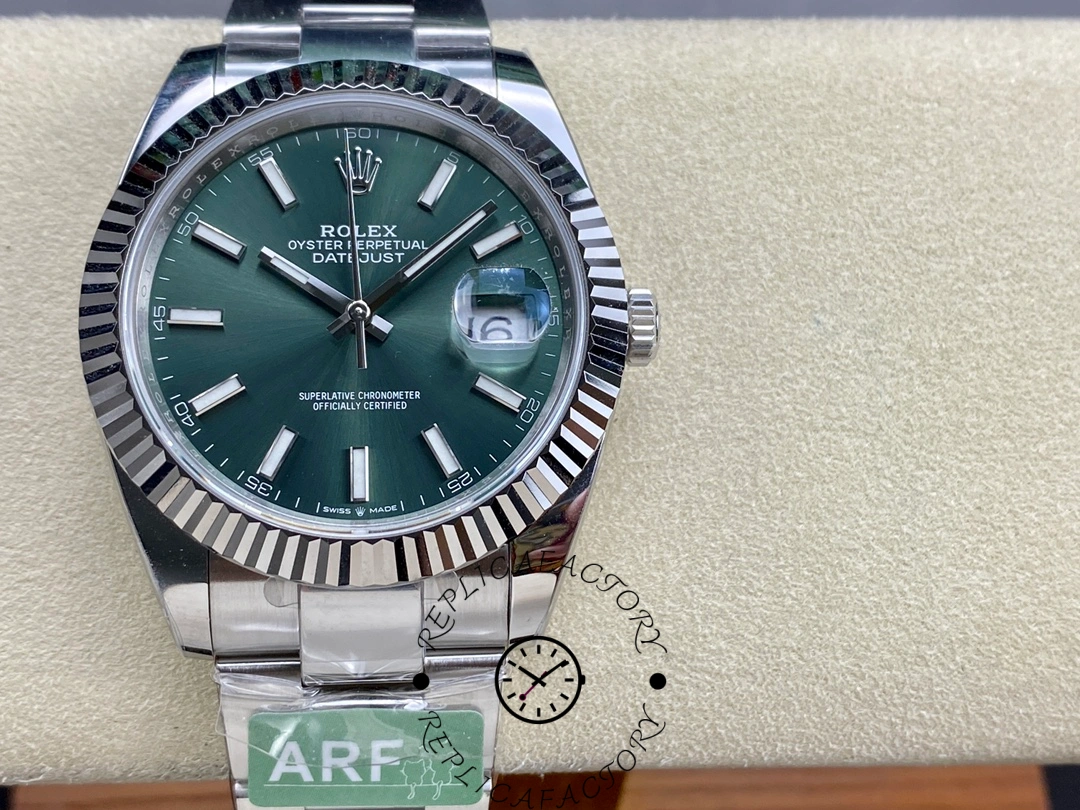 Replica Rolex Datejust 41mm Fluted Bezel Green Dial m126334 0027 Mens Watch - QualitySwissReplica