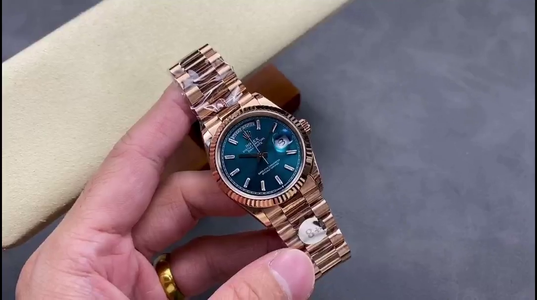 Replica Rolex Day Date Oyster 36 mm Everose Gold Blue Green Dial M128235 0085 - QualitySwissReplica