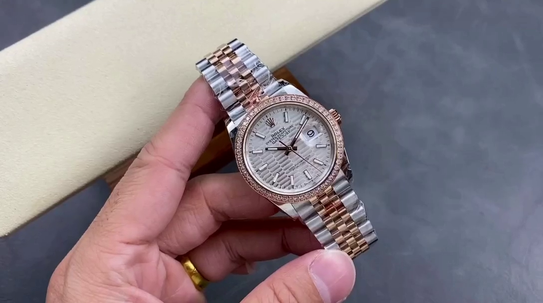 Replica Rolex Datejust 36 Steel & Everose Gold Silver Fluted-Motif Dial Diamond Bezel M126281RBR 0021 Women's Watch - QualitySwissReplica
