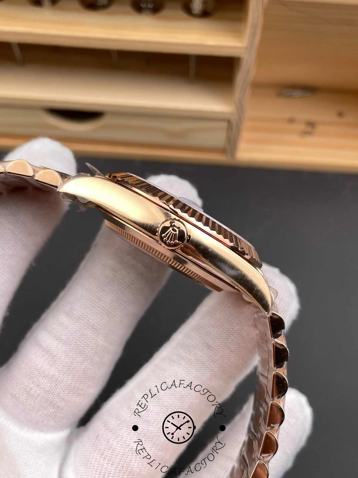 Replica Rolex Day Date in 18 ct Everose Gold M228235 0055 40mm - QualitySwissReplica
