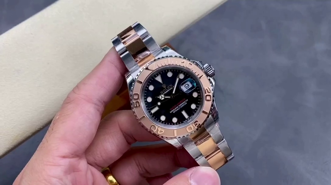 Replica Rolex Yacht-Master 126621-0002 EverRose Gold Black Dial 40MM Mens Watch - QualitySwissReplica