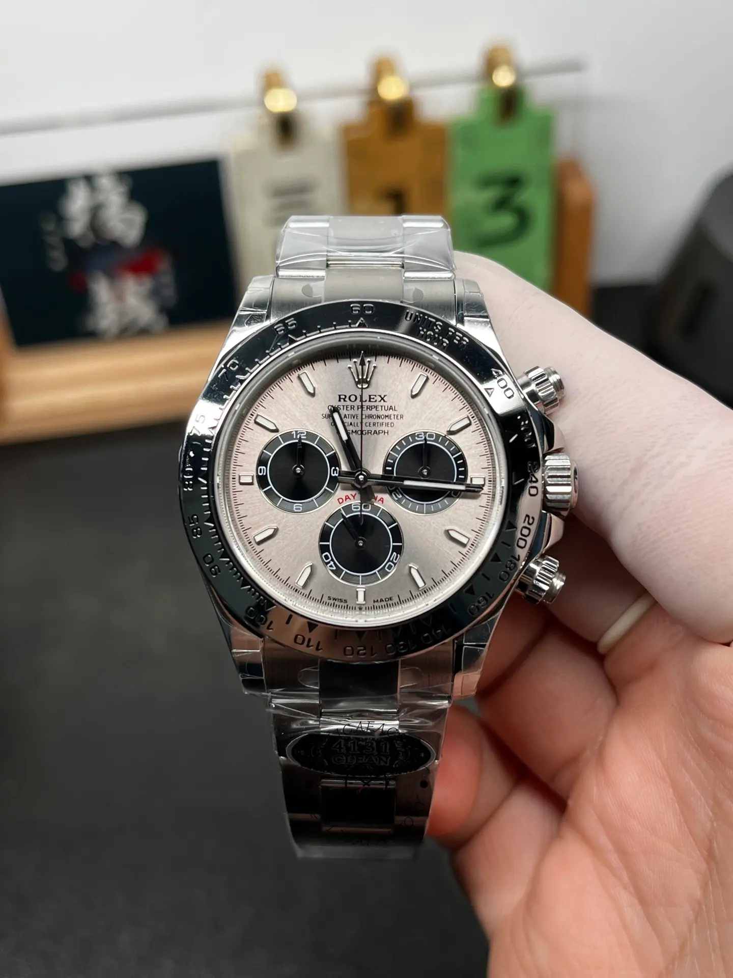 Replica Rolex Cosmograph Daytona 116509 Silver Index Dial 40MM Mens Watch - QualitySwissReplica